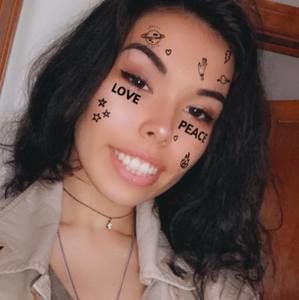 Meet your Posher, Helaina